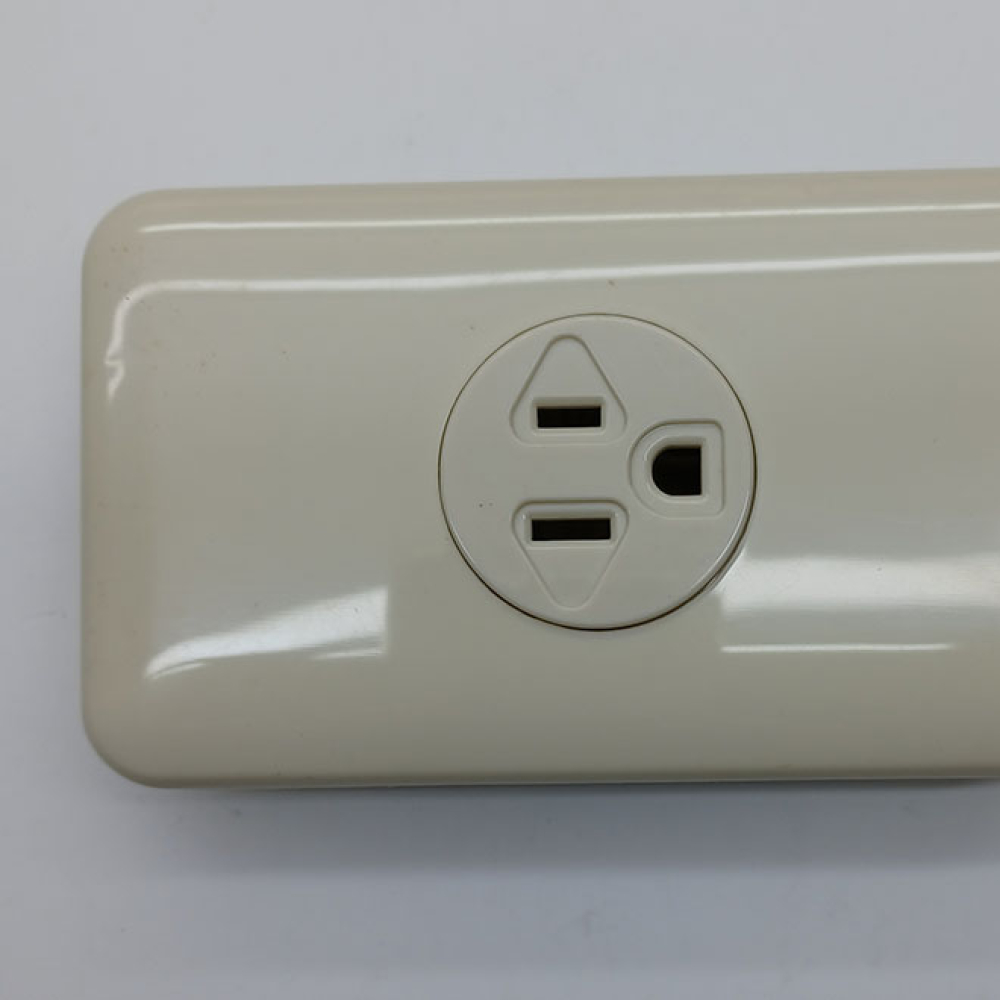 JY-1009 中一連蓋接地H型暗插座